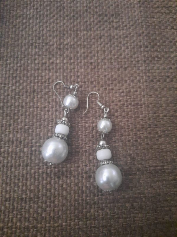 20240115_102737 White Flower Pendant Necklace Set - Elegant jewelry ensemble with metal pendant and white beads.