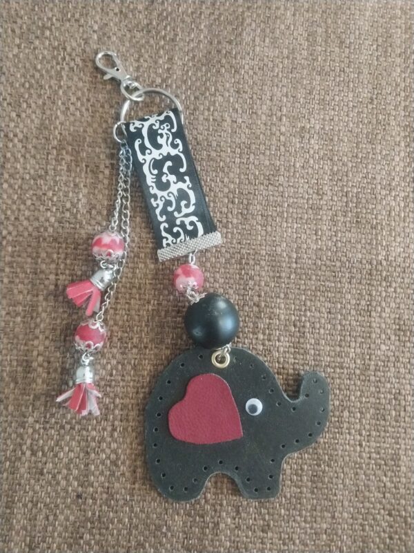 20240717_151709 Striking Red Heart Key Chain with Black Leather Elephant – Stylish Silver Key Holder