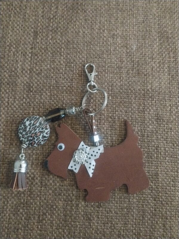 Charming Brown Leather Scottish Terrier Key Chain – Elegant Silver Key Holder